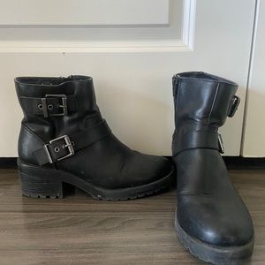 Size 10 Black Buckle Universal Threads Heeled Boot